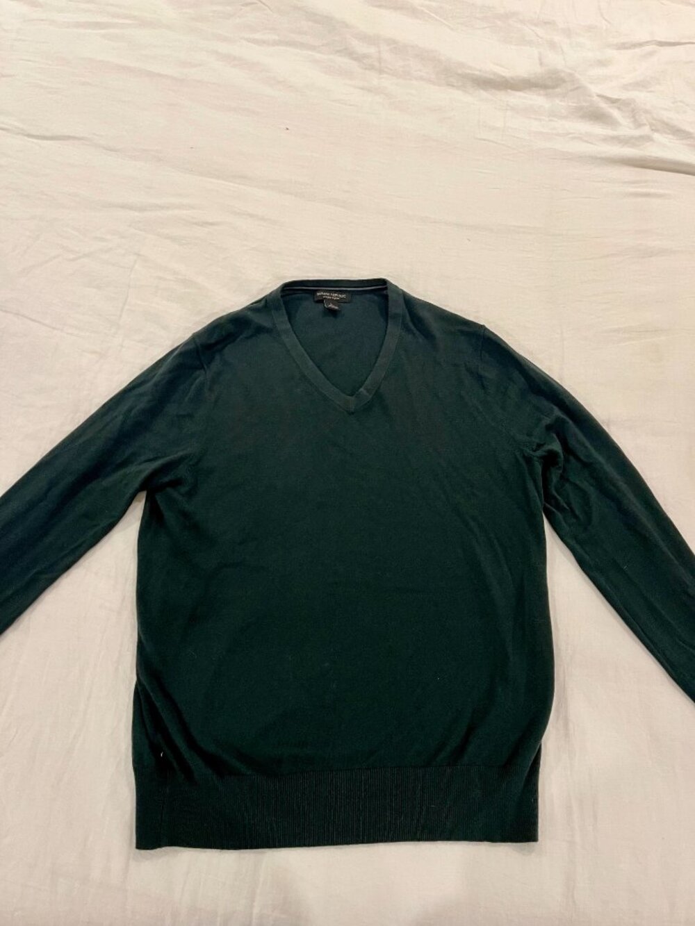 Banana Republic Forest Green V-neck men's sweater, size large